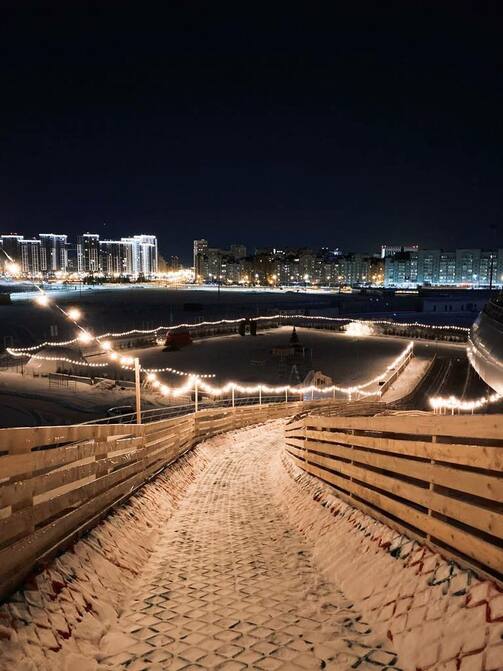 Зимний городок со 100-метровой горкой