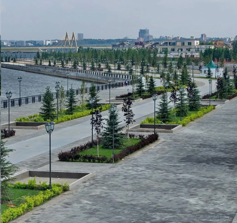 ярусы на кремлевской набережной ярусы на кремлевской набережной